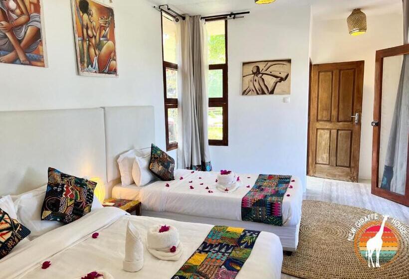 اتاق سه نفره دلوکس با چشم‌انداز دریا, New Giraffe House