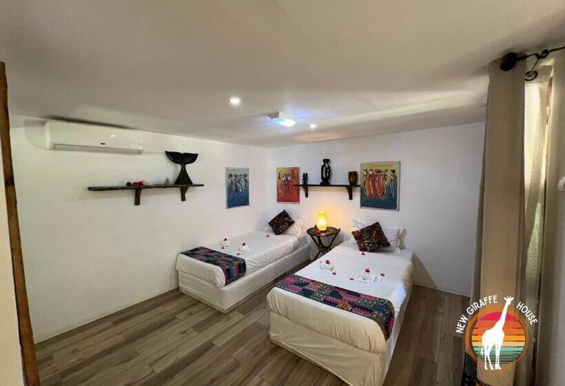 اتاق استاندارد چهار تخته با چشم‌انداز دریا, New Giraffe House