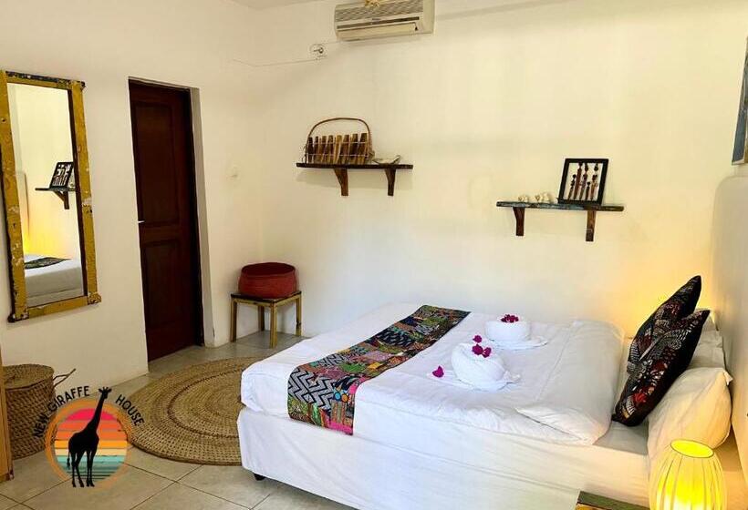 اتاق استاندارد, New Giraffe House