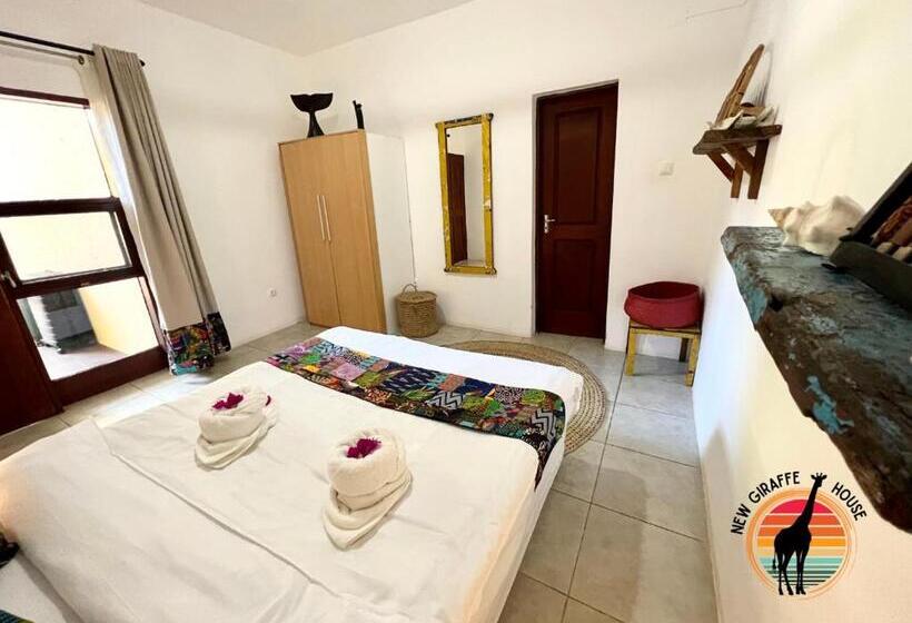 اتاق استاندارد, New Giraffe House