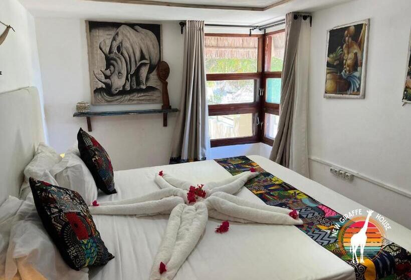 اتاق استاندارد چهار تخته با چشم‌انداز دریا, New Giraffe House