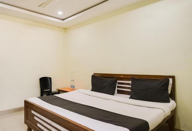 اتاق کلاسیک سه تخته, Oyo Hotel Sky Line