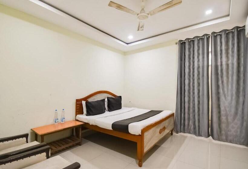 اتاق کلاسیک سه تخته, Oyo Hotel Sky Line