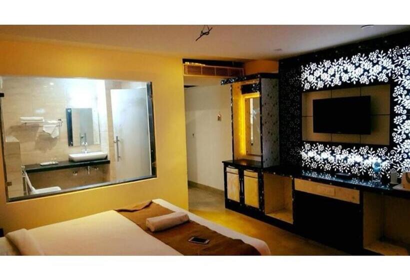 Номер Стандарт, The Golden Oyster, Dehradun