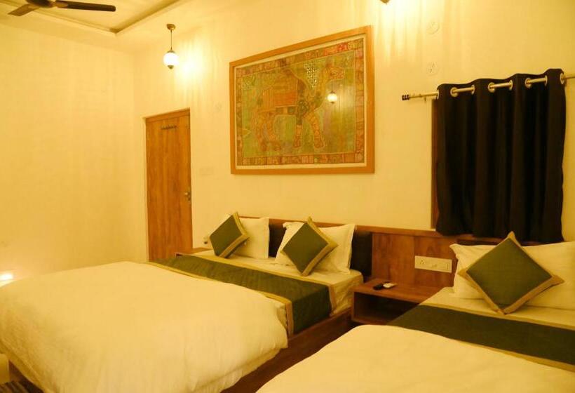 غرفة ديلوكس ثلاثية, The Travel Bug Jaisalmer