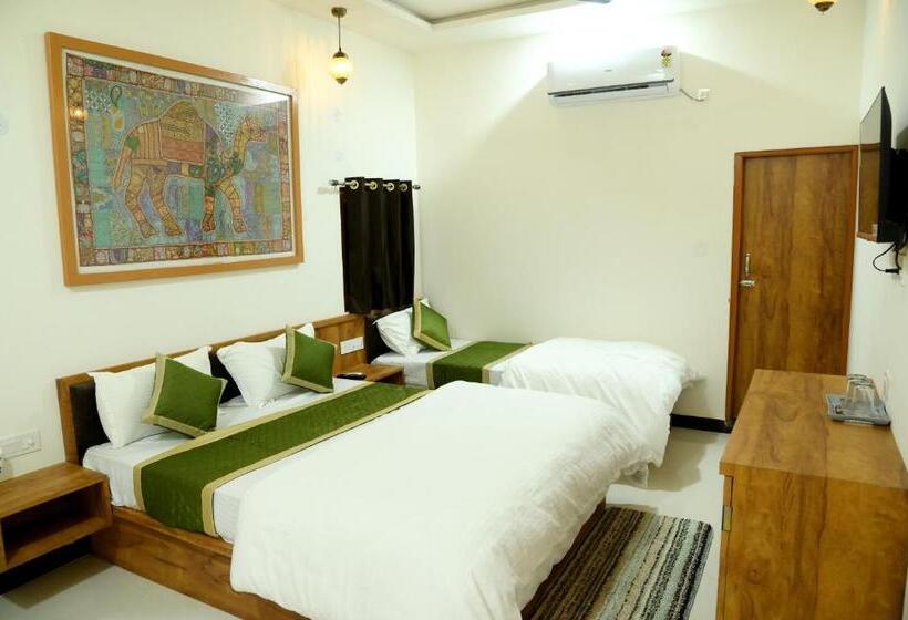 غرفة ديلوكس ثلاثية, The Travel Bug Jaisalmer