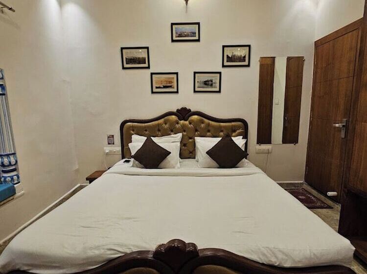 Номер Deluxe, The Travel Bug Jaisalmer
