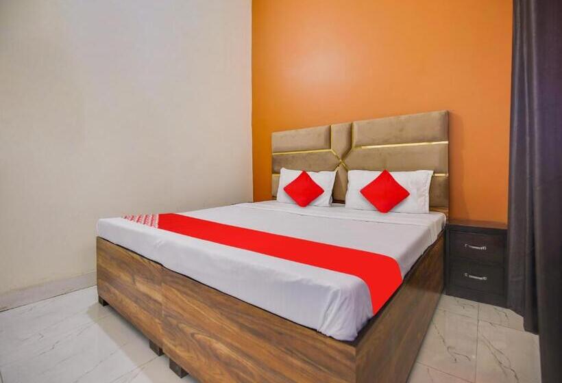 Трехместный Номер Классика, Oyo Hotel Riyasat Inn