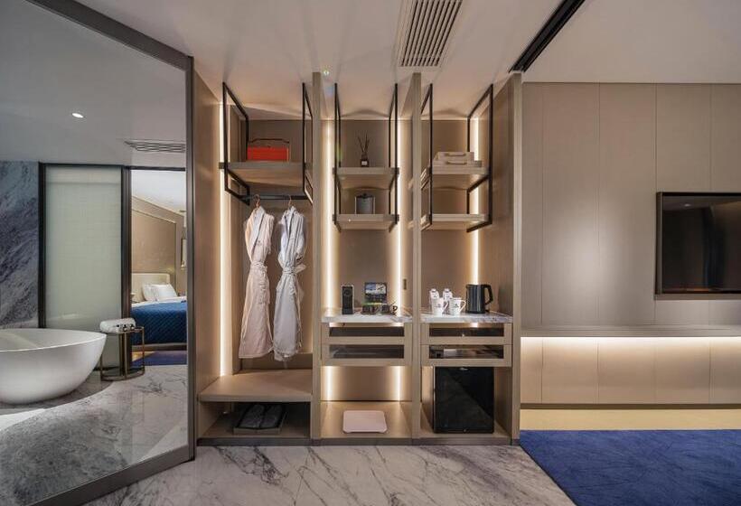 デラックススイート, Vance Hotel   East Railway Station