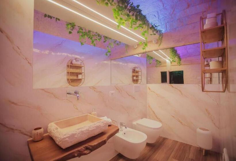 Номер Стандарт с Гидромассажем, Malely Suite