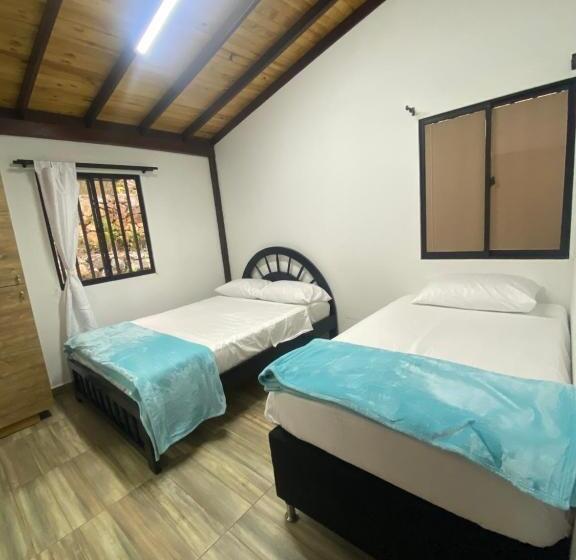 스탠다드 룸 더블 침대 2개, Eros Hostel & Brunch