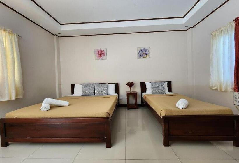 Quarto Triplo Estandar, Dinah S Tourist Inn