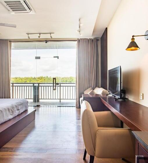 Номер Deluxe, Dutch Gate