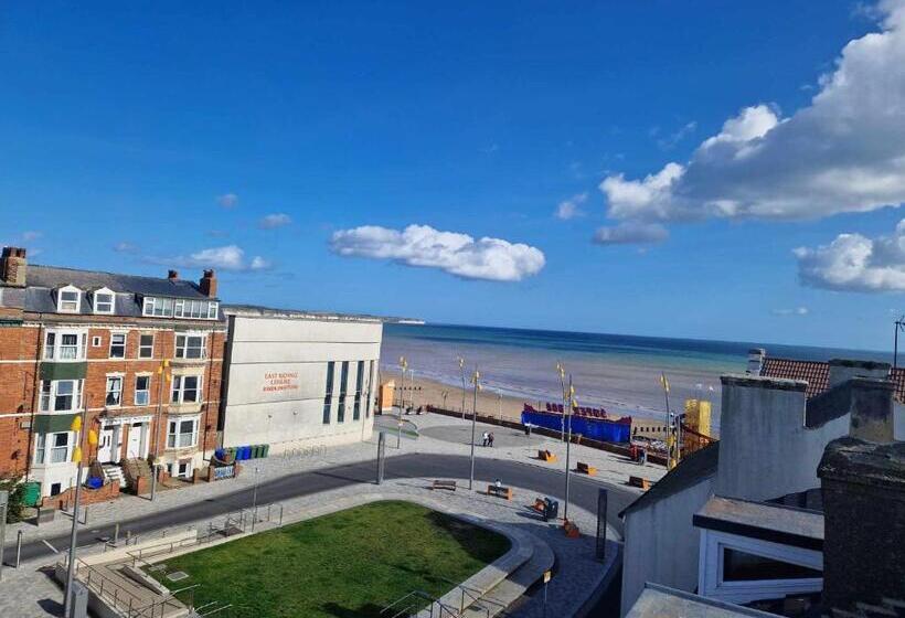 اتاق لوکس با چشم‌انداز دریا, The Coastal Hideaway