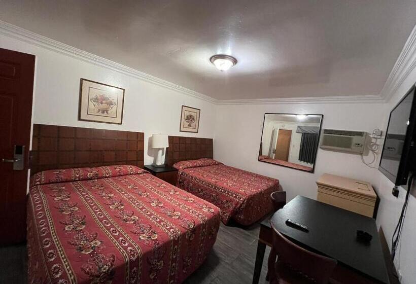 Номер Deluxe, Flamingo Motel Oxnard
