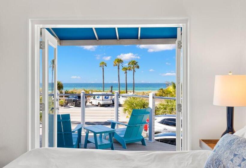 带大床的复式套间, Inn On The Beach