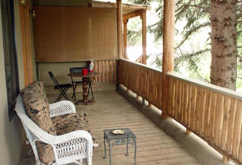 带阳台套房, Touchstone Inn
