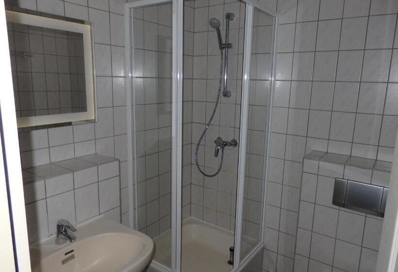 Quarto Deluxe, Zur Saale