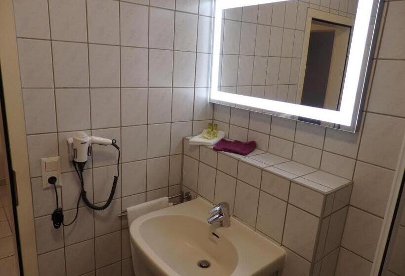 Quarto Deluxe, Zur Saale
