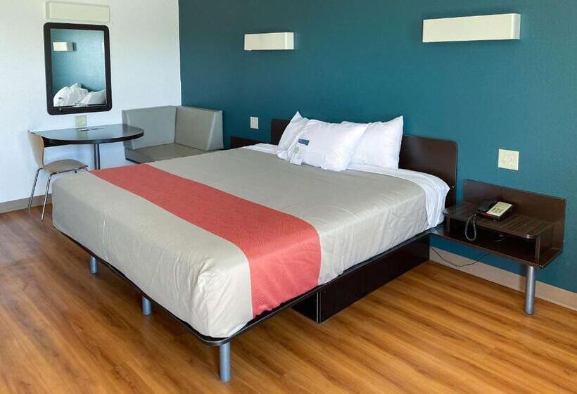 스탠다드 룸 킹사이즈 침대, Motel 6 Cameron Mo