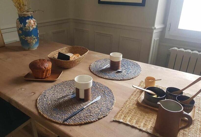 Семейный Номер, La Maison Haute