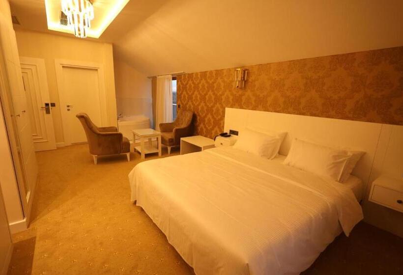 带大床的套房, Green Roof Hotel & Spa