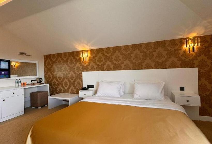 带阳台套房, Green Roof Hotel & Spa