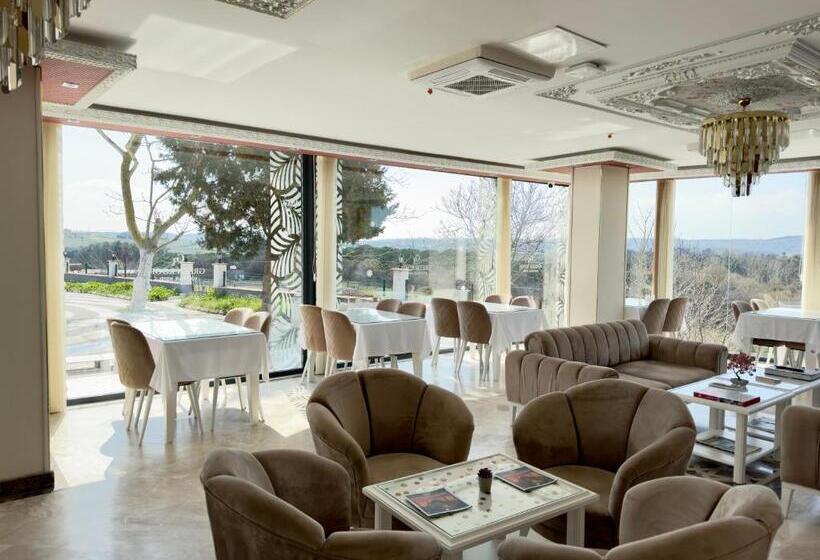 带大床的套房, Green Roof Hotel & Spa