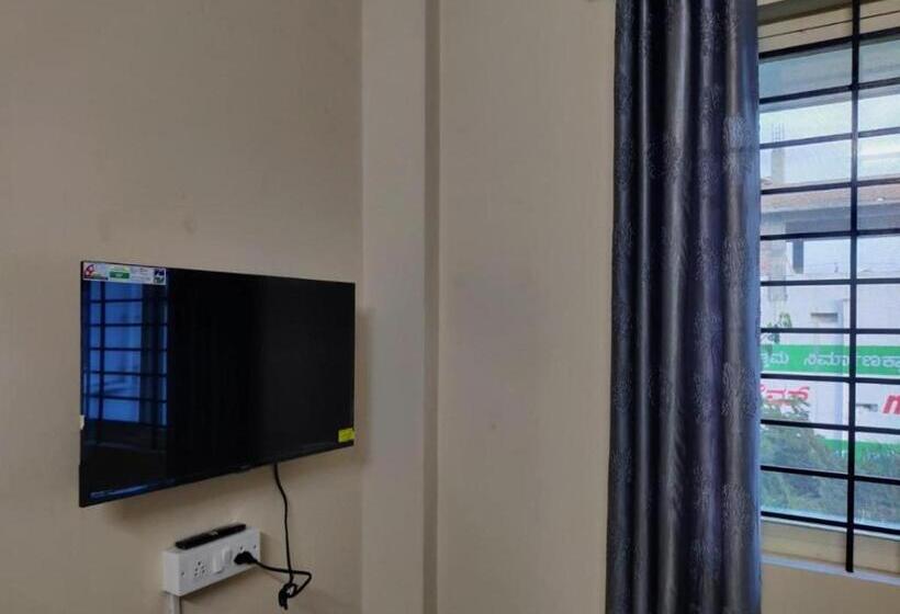 اتاق لوکس, Inn