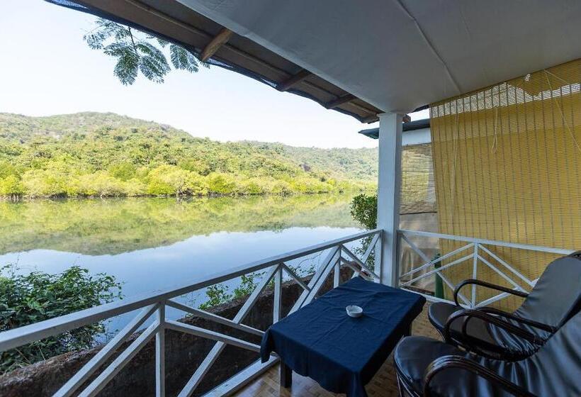 Suite with lake view, Feather Touch Hotels And Resorts Palolem