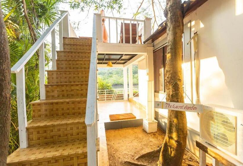 Suite with lake view, Feather Touch Hotels And Resorts Palolem