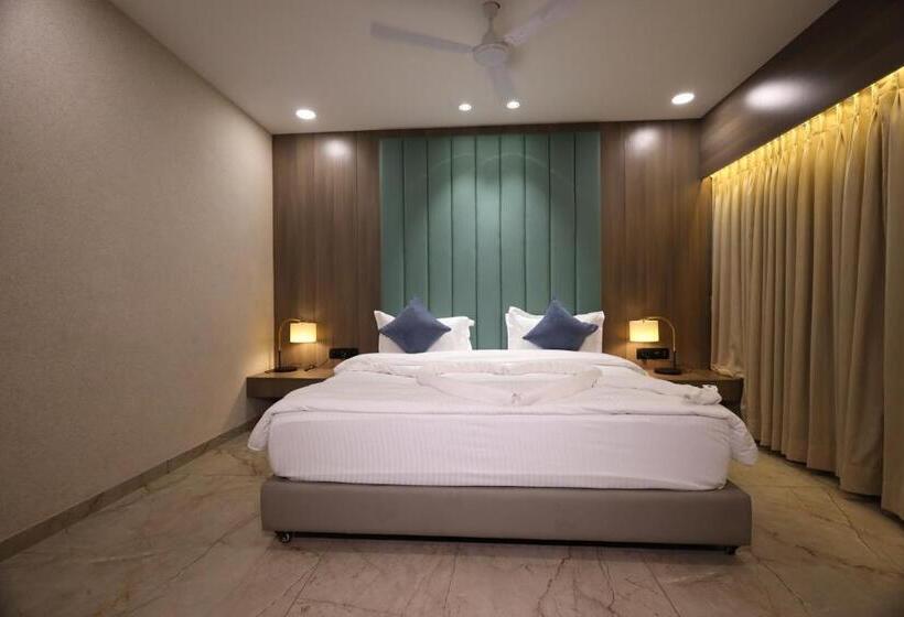 Люкс, Lords Eco Inn Navsari