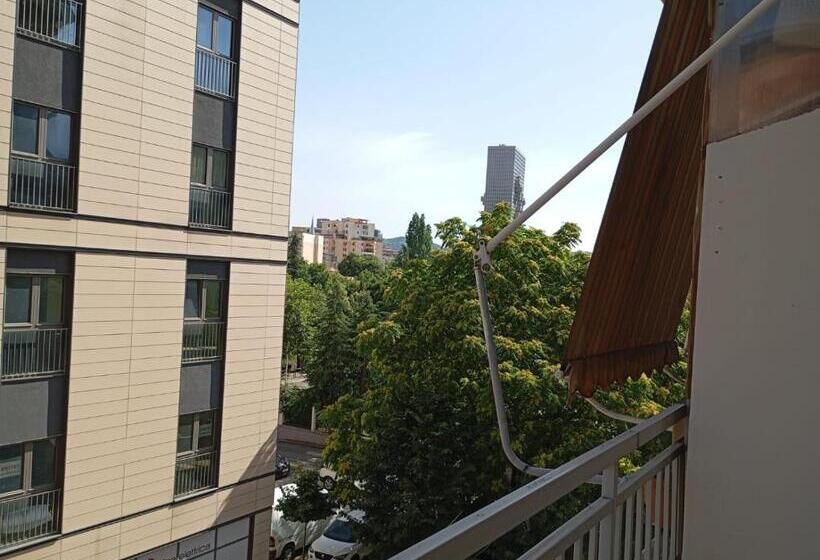 豪华房间, Friends Hostel