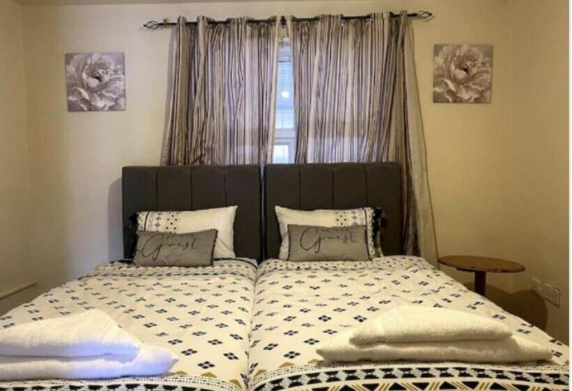 Quarto Estandar Banheiro Compartilhado, Png Suites   Abernant Rooms Shared Facilities