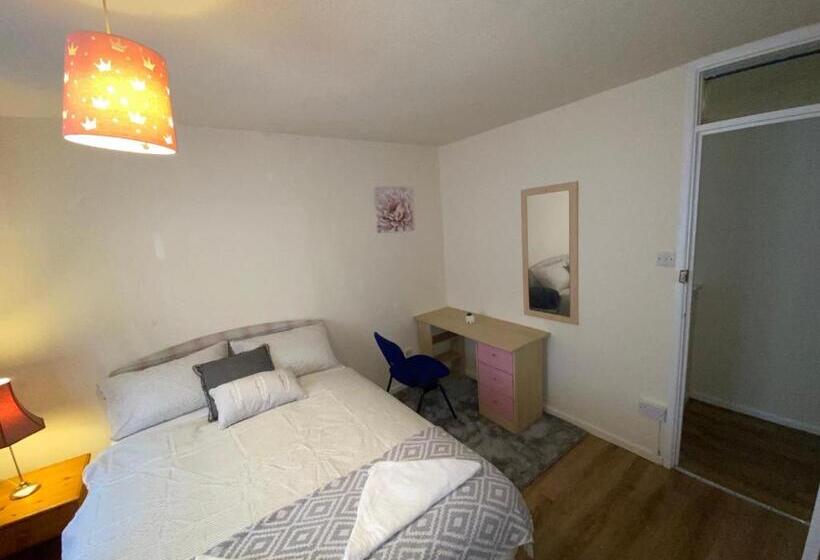 Quarto Estandar Banheiro Compartilhado, Png Suites   Abernant Rooms Shared Facilities