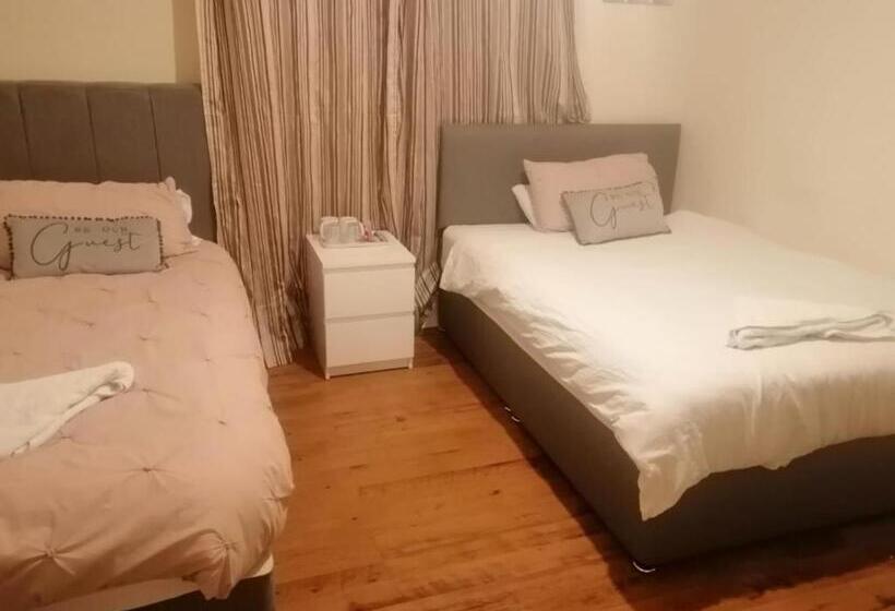 Quarto Estandar Banheiro Compartilhado, Png Suites   Abernant Rooms Shared Facilities