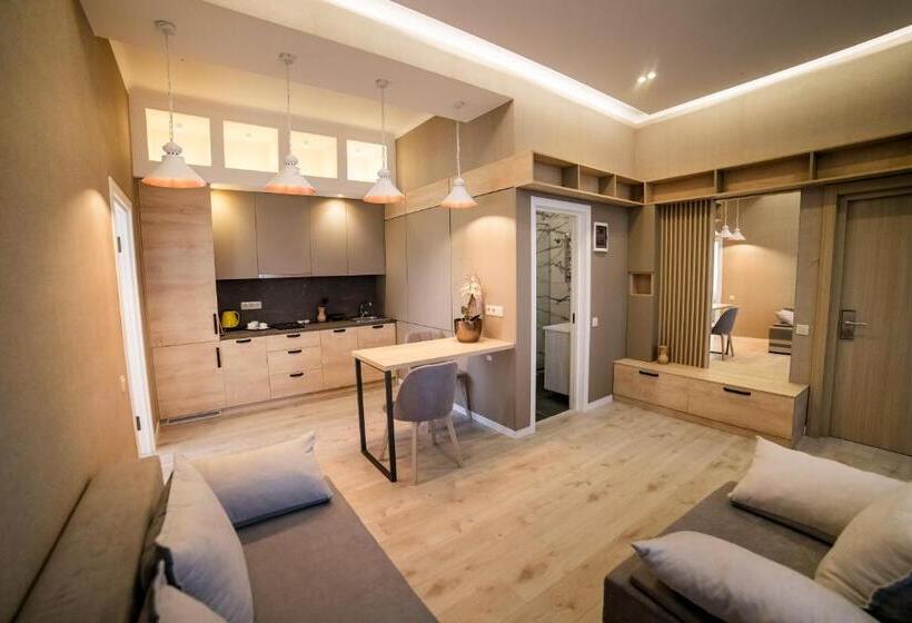 جناح, Apart Hotel Cardinal