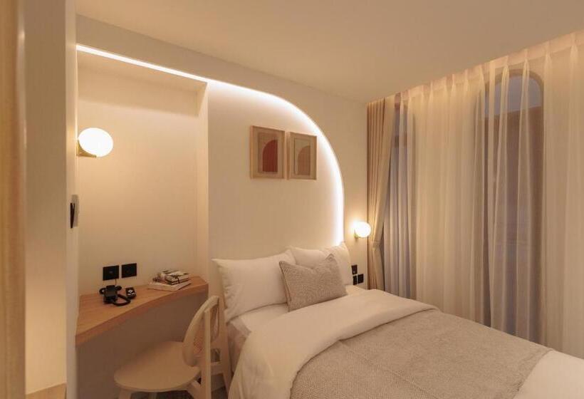 استودیوی استاندارد, Corridor 2407