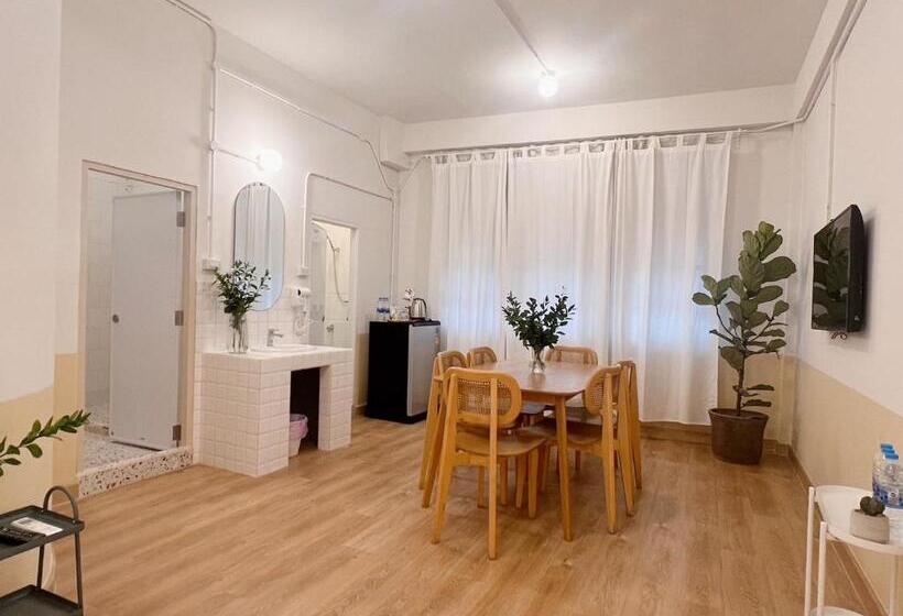Семейный Номер, La Moon House