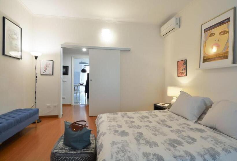 اتاق استاندارد با سرویس بهداشتی مشترک, Milano Lights