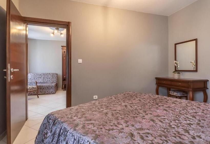 آپارتمان 1 خوابه با تراس, Villa Favorite