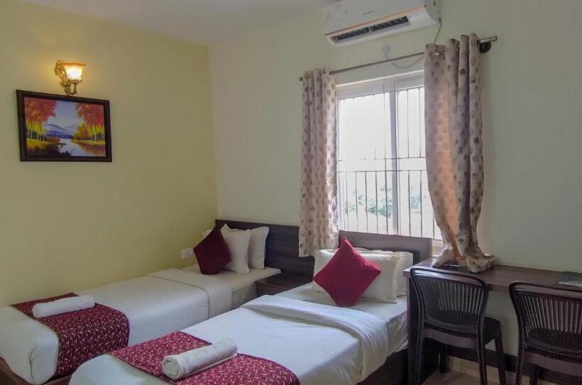 高级大房间, Bangalore Airport Inn Hotel, Airport Pickup & Drop Available 24x7