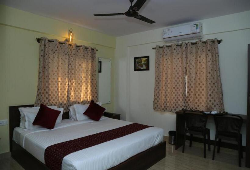 带大床的高级房间, Bangalore Airport Inn Hotel, Airport Pickup & Drop Available 24x7