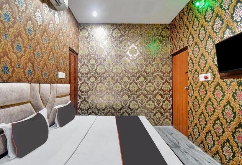 Трехместный Номер Классика, Collection O 81174 Hotel Hindustan International