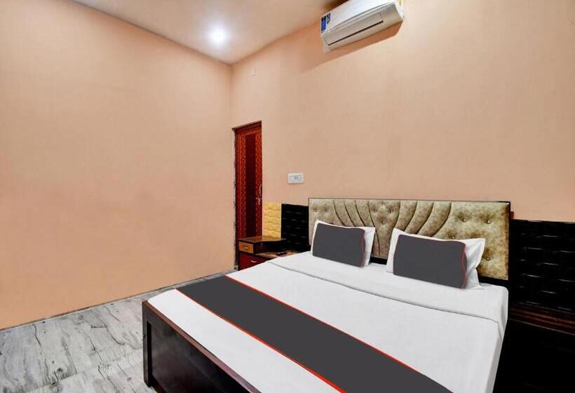 Трехместный Номер Классика, Collection O 81174 Hotel Hindustan International