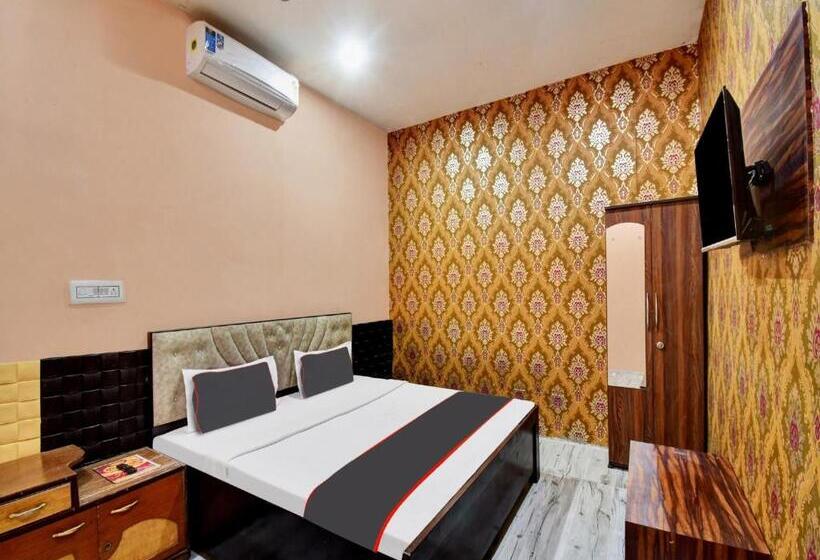 Трехместный Номер Классика, Collection O 81174 Hotel Hindustan International