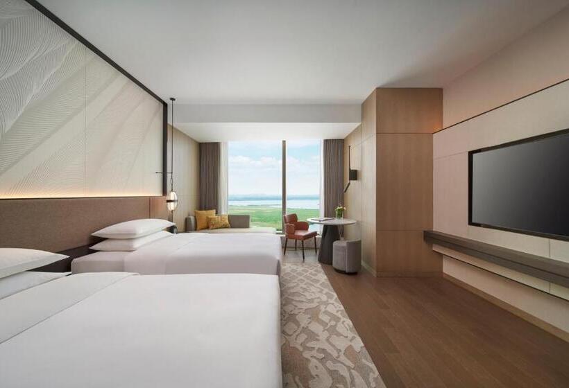 Клубный номер с видом на озеро, Hyatt Regency Changshu Kuncheng Lake