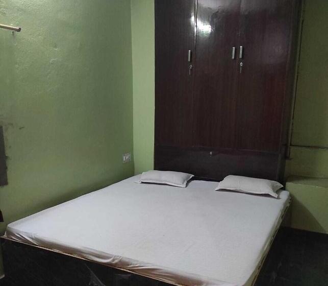 اتاق استاندارد, Oyo Flagship Kumar Guest House