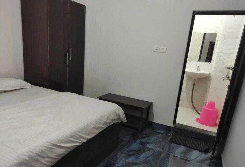 اتاق استاندارد, Oyo Flagship Kumar Guest House