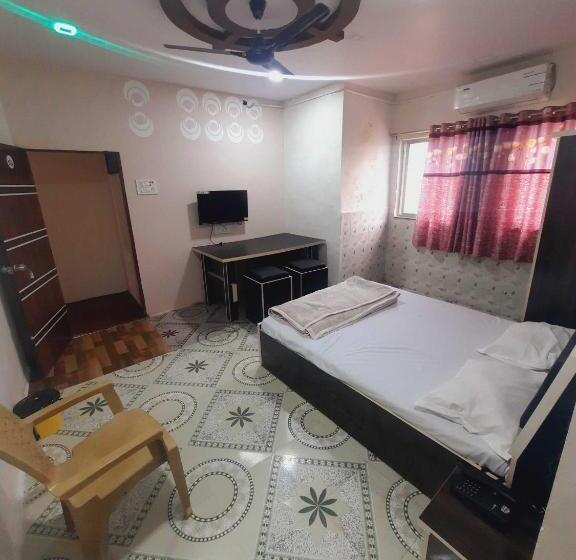 Трехместный Номер Классика, Oyo Galaxy Lodge